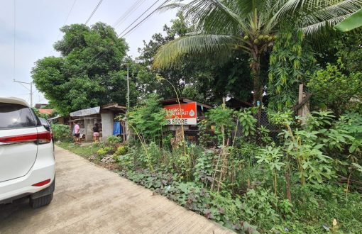 Paunahan lang mga megs!
 Commercial Lot along the road 
 Lot...