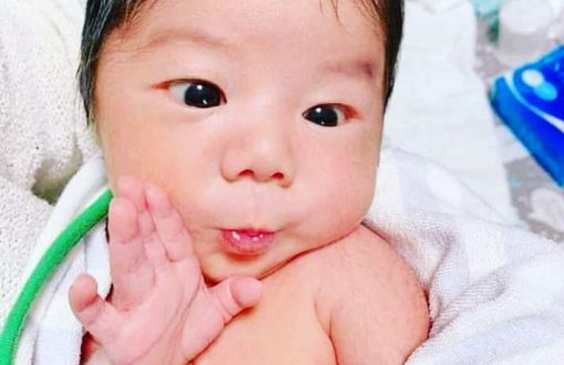 Yung nanay na mahilig mag selfie noong buntis pa...
 Paglaba...